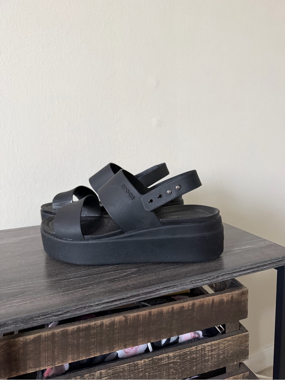 CROCS Women's Black Double-Strap Platform Sandals - Picture 4 of 4